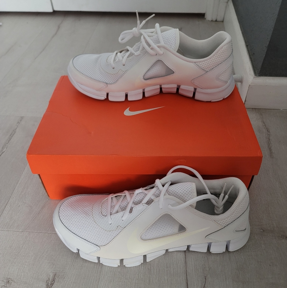 BNIB Nike Flex Show White on white Crosstrainers running w/BOX